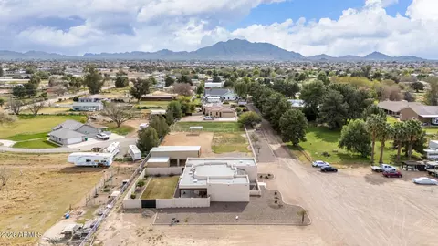 View/Area - 17524 E Brooks Farm Rd, Gilbert, AZ 85298 photo 5 of 6