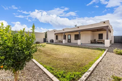 Exterior - 17524 E Brooks Farm Rd, Gilbert, AZ 85298 photo 4 of 9