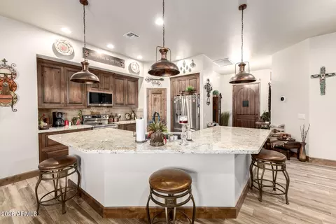 Kitchen - 17524 E Brooks Farm Rd, Gilbert, AZ 85298 photo 1 of 3