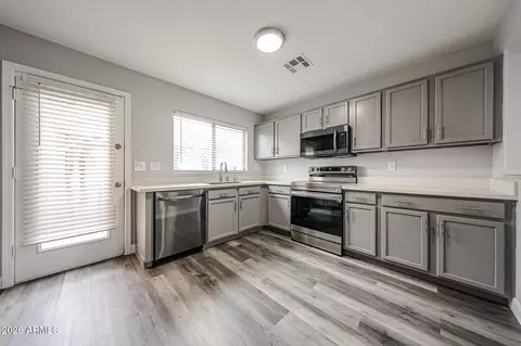 Kitchen - 924 W 10th Ave, Apache Junction, AZ 85120 photo 1 of 5