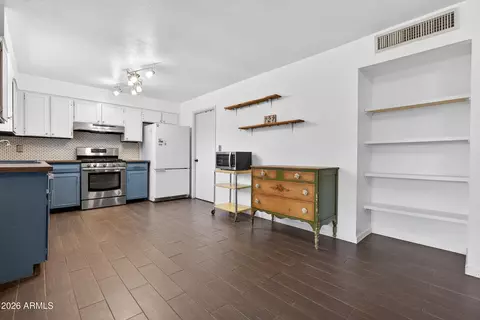 Kitchen - 727 E Auburn Dr, Tempe, AZ 85283 photo 3 of 5