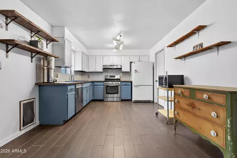 Kitchen - 727 E Auburn Dr, Tempe, AZ 85283 photo 2 of 5