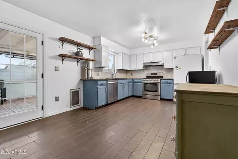 Kitchen - 727 E Auburn Dr, Tempe, AZ 85283 photo 1 of 5