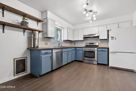 Kitchen - 727 E Auburn Dr, Tempe, AZ 85283 photo 4 of 5