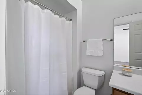 Bath - 2822 E Yucca St, Phoenix, AZ 85028 photo 2 of 3