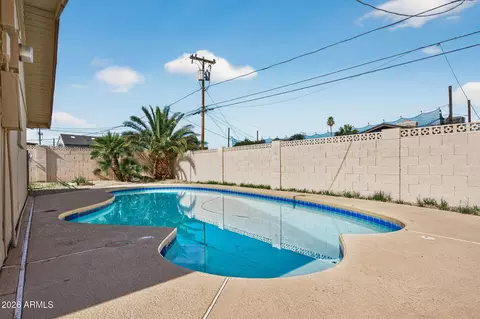 Exterior - 2822 E Yucca St, Phoenix, AZ 85028 photo 9 of 12