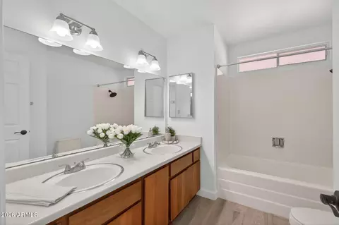Bath - 2822 E Yucca St, Phoenix, AZ 85028 photo 3 of 3