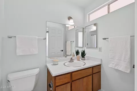 Bath - 2822 E Yucca St, Phoenix, AZ 85028 photo 1 of 3