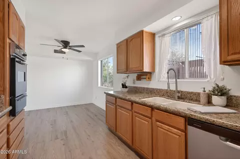 Kitchen - 2822 E Yucca St, Phoenix, AZ 85028 photo 3 of 4