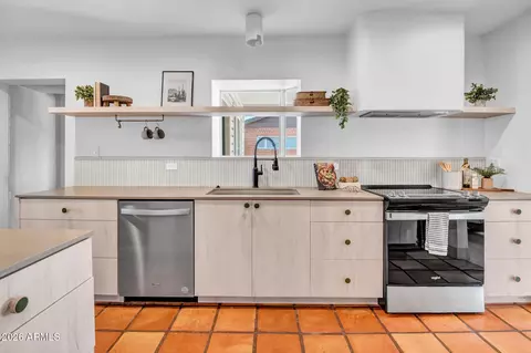 Kitchen - 826 E Lamar Rd, Phoenix, AZ 85014 photo 1 of 1