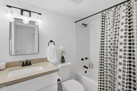 Bath - 2134 E Beck Ln, Phoenix, AZ 85022 photo 1 of 2