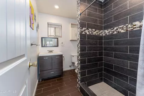 Bath - 9616 N 11th Ave, Phoenix, AZ 85021 photo 2 of 2