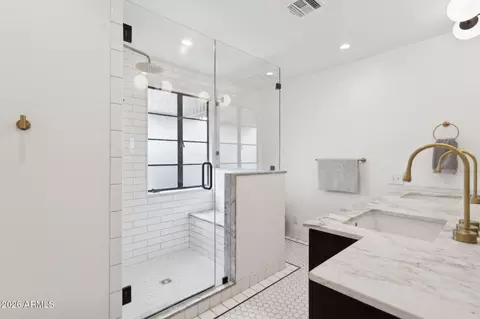 Bath - 77 W Windsor Ave, Phoenix, AZ 85003 photo 1 of 6