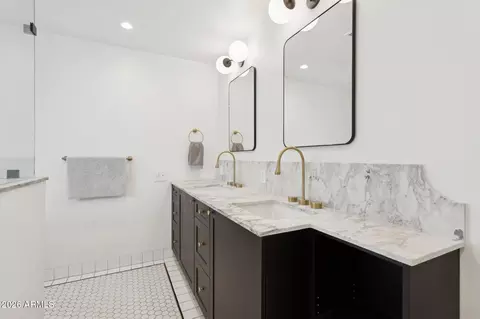 Bath - 77 W Windsor Ave, Phoenix, AZ 85003 photo 4 of 6