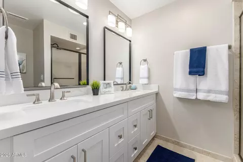Bath - 4632 Escondido Ave, Mesa, AZ 85206 photo 2 of 4