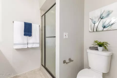Bath - 4632 Escondido Ave, Mesa, AZ 85206 photo 3 of 4
