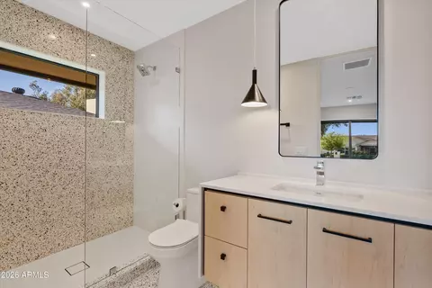 Bath - 4610 E Flower St, Phoenix, AZ 85018 photo 5 of 8