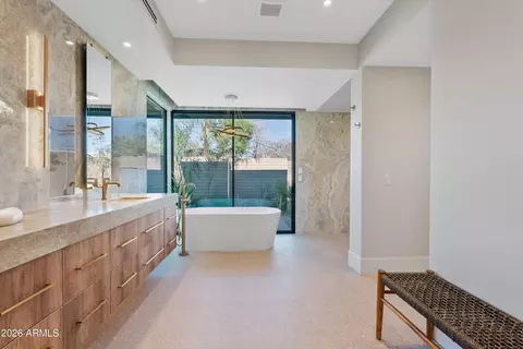 Bath - 4610 E Flower St, Phoenix, AZ 85018 photo 1 of 8
