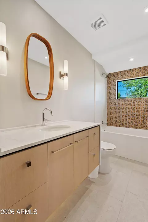 Bath - 4610 E Flower St, Phoenix, AZ 85018 photo 7 of 8