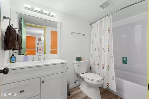 Bath - 202 E Ruth Ave #2, Phoenix, AZ 85020 photo 2 of 2