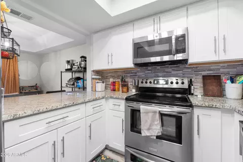 Kitchen - 202 E Ruth Ave #2, Phoenix, AZ 85020 photo 3 of 4