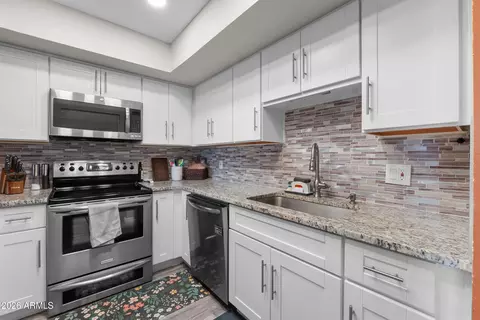 Kitchen - 202 E Ruth Ave #2, Phoenix, AZ 85020 photo 2 of 4