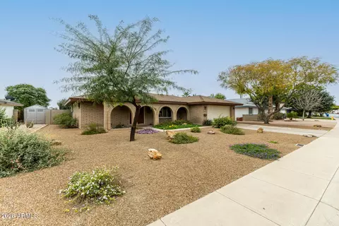 Exterior - 1941 E Pebble Beach Dr E, Tempe, AZ 85282 photo 2 of 9