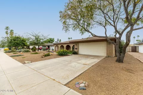 Exterior - 1941 E Pebble Beach Dr E, Tempe, AZ 85282 photo 3 of 9