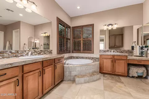 Bath - 3139 E Harwell Rd, Phoenix, AZ 85042 photo 2 of 4