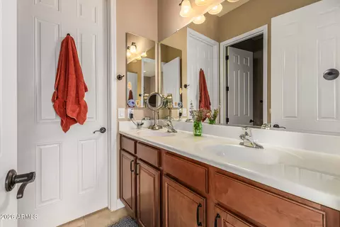 Bath - 3139 E Harwell Rd, Phoenix, AZ 85042 photo 4 of 4