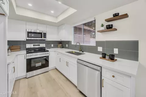 4821 W Loma Ln, Glendale, AZ 85302