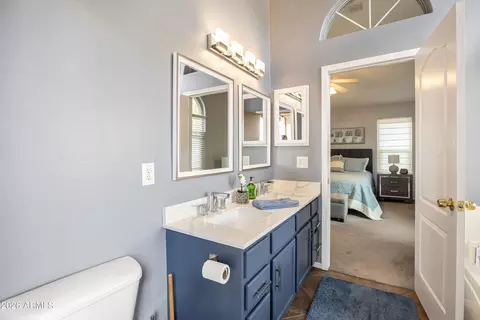 Bath - 558 E Devon Dr, Gilbert, AZ 85296 photo 3 of 4