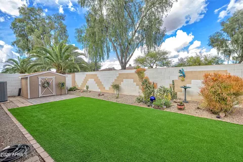 Exterior - 558 E Devon Dr, Gilbert, AZ 85296 photo 7 of 9