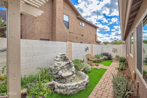 Exterior - 558 E Devon Dr, Gilbert, AZ 85296 photo 3 of 9