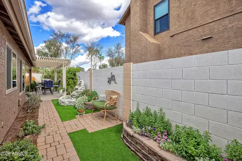 Exterior - 558 E Devon Dr, Gilbert, AZ 85296 photo 4 of 9