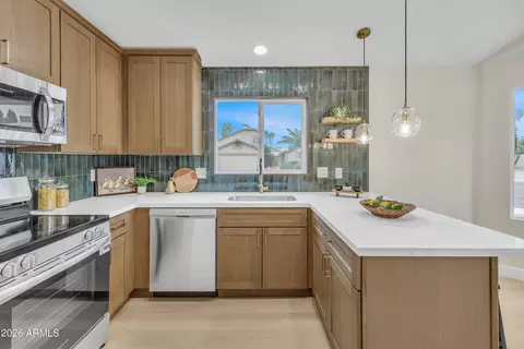 Kitchen - 3109 E Kerry Ln, Phoenix, AZ 85050 photo 3 of 4