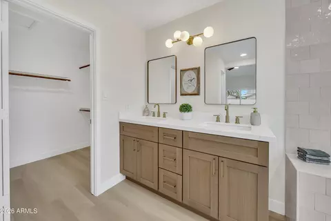 Bath - 3109 E Kerry Ln, Phoenix, AZ 85050 photo 2 of 4