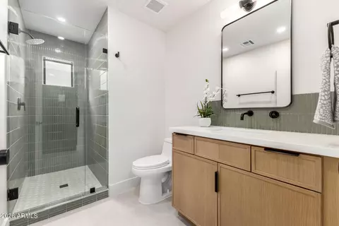 Bath - 3247 E Sheridan St, Phoenix, AZ 85008 photo 7 of 8
