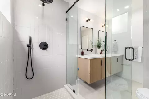 Bath - 3247 E Sheridan St, Phoenix, AZ 85008 photo 5 of 8