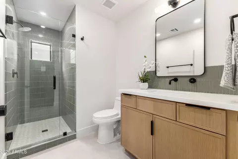 Bath - 3247 E Sheridan St, Phoenix, AZ 85008 photo 2 of 8