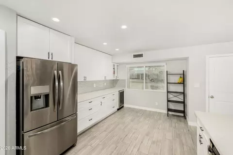 Kitchen - 3025 E Sierra St, Phoenix, AZ 85028 photo 6 of 6