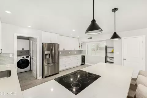 Kitchen - 3025 E Sierra St, Phoenix, AZ 85028 photo 4 of 6