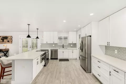 Kitchen - 3025 E Sierra St, Phoenix, AZ 85028 photo 2 of 6