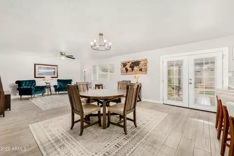Dining - 3025 E Sierra St, Phoenix, AZ 85028 photo 3 of 4