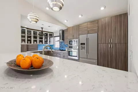 Kitchen - 4223 E Cassia Way, Phoenix, AZ 85044 photo 8 of 9