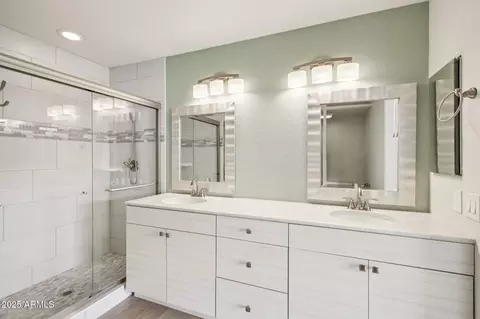 Bath - 4223 E Cassia Way, Phoenix, AZ 85044 photo 3 of 4