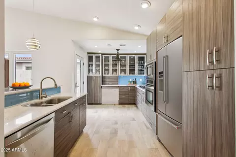 Kitchen - 4223 E Cassia Way, Phoenix, AZ 85044 photo 1 of 9