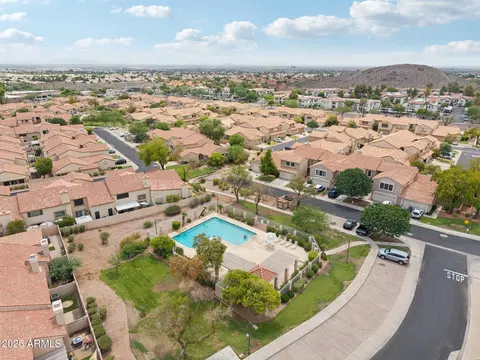 View/Area - 4223 E Cassia Way, Phoenix, AZ 85044 photo 11 of 15