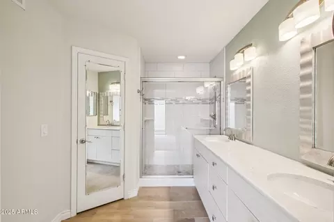 Bath - 4223 E Cassia Way, Phoenix, AZ 85044 photo 2 of 4