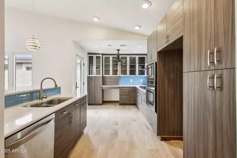 Kitchen - 4223 E Cassia Way, Phoenix, AZ 85044 photo 2 of 9